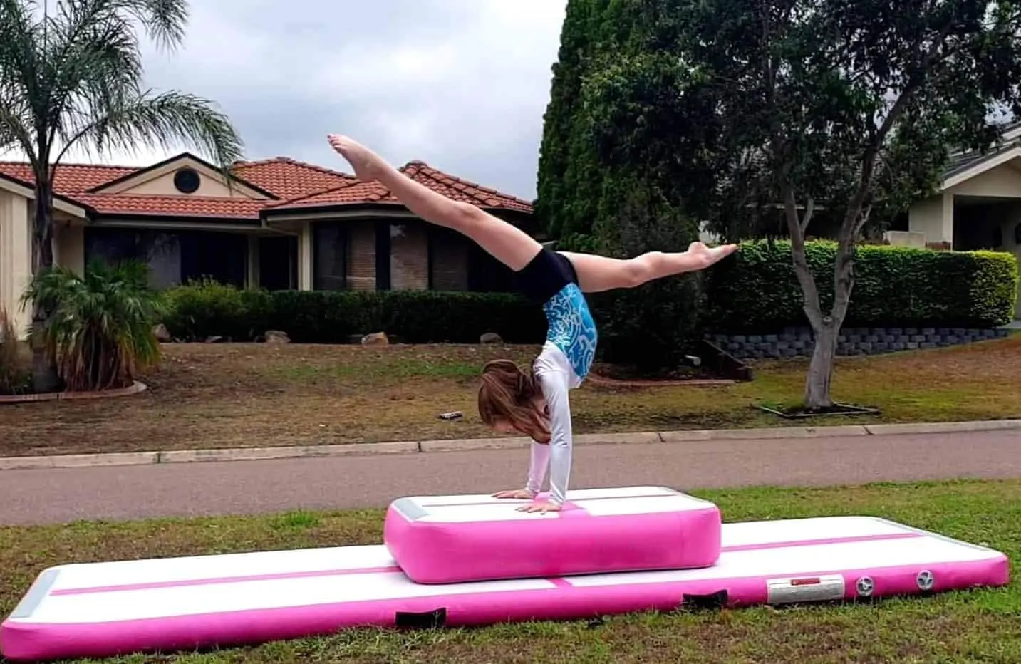 Air Roller Gymnastics Barrel Tumbling Mat Inflatable 60/75/90 CM Air Spot Tumble Track Mat Backbend Trainer with Electric Air Pump for Training/Yoga/Backflip/Home Use
