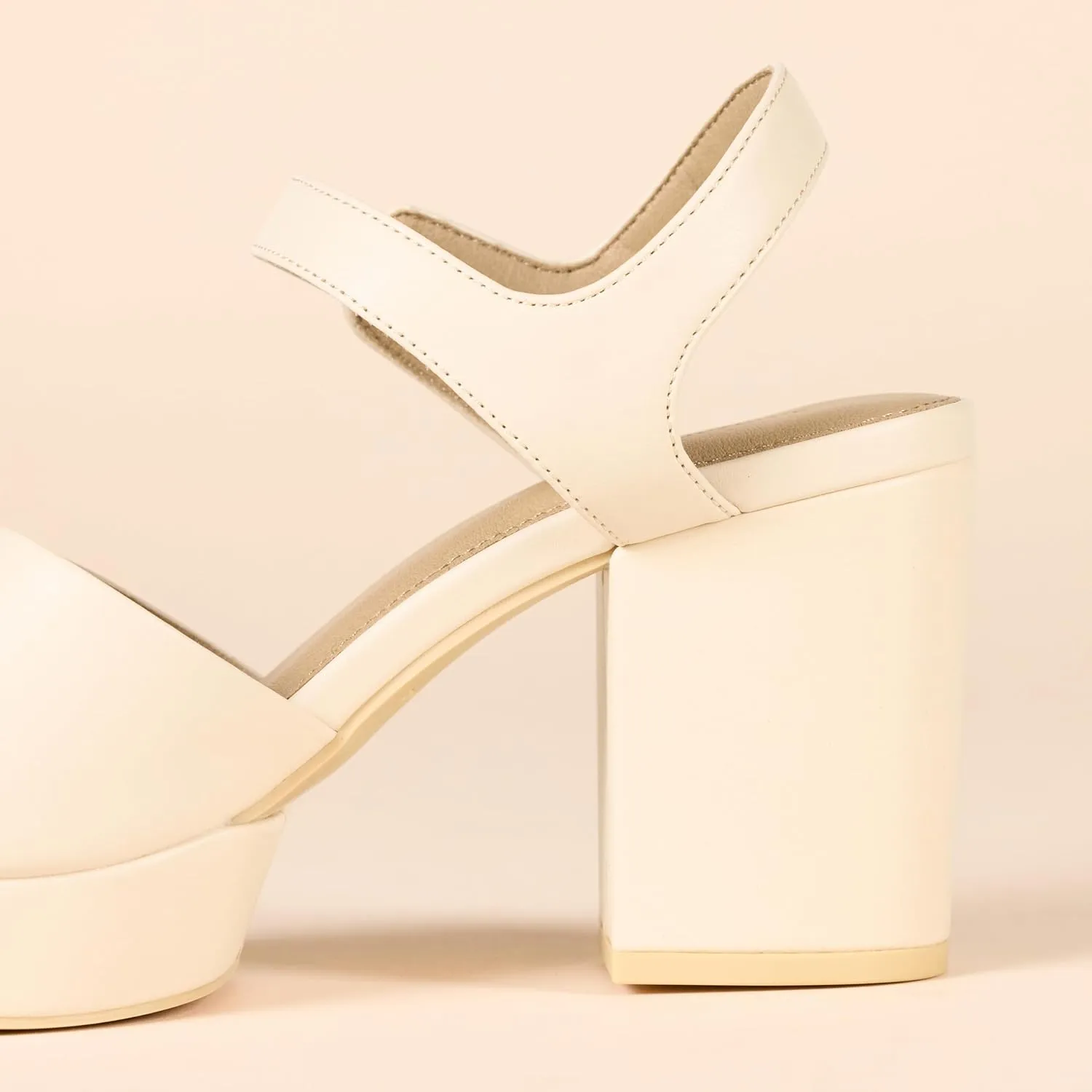 Amazon Essentials Women's Platform Heel Sandal