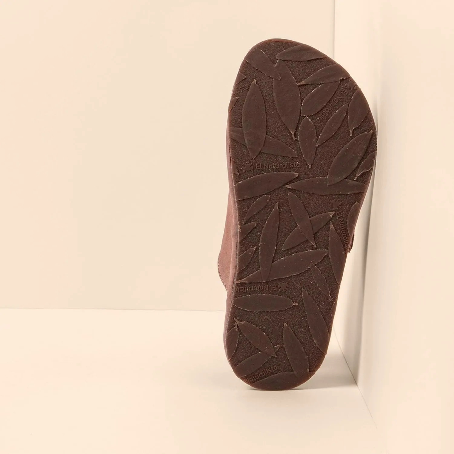 El Naturalista Unisex's Classic Flat Sandal