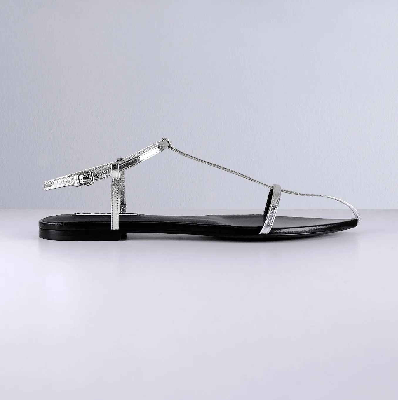FLAT SANDAL