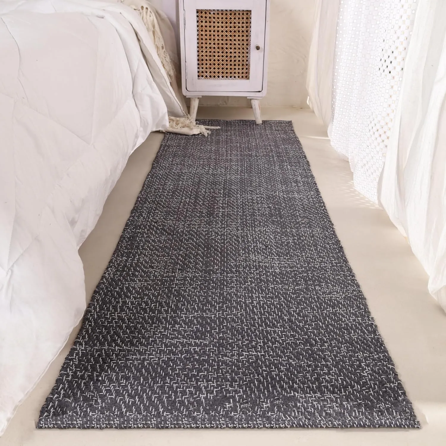 HOMEMONDE Cotton Herringbone Runner Rug 2' x 6' Indoor Farmhouse Décor Lightweight Braided Area Rug for High Traffic Areas Entryway, Kitchen, Bedroom (Grey & White)