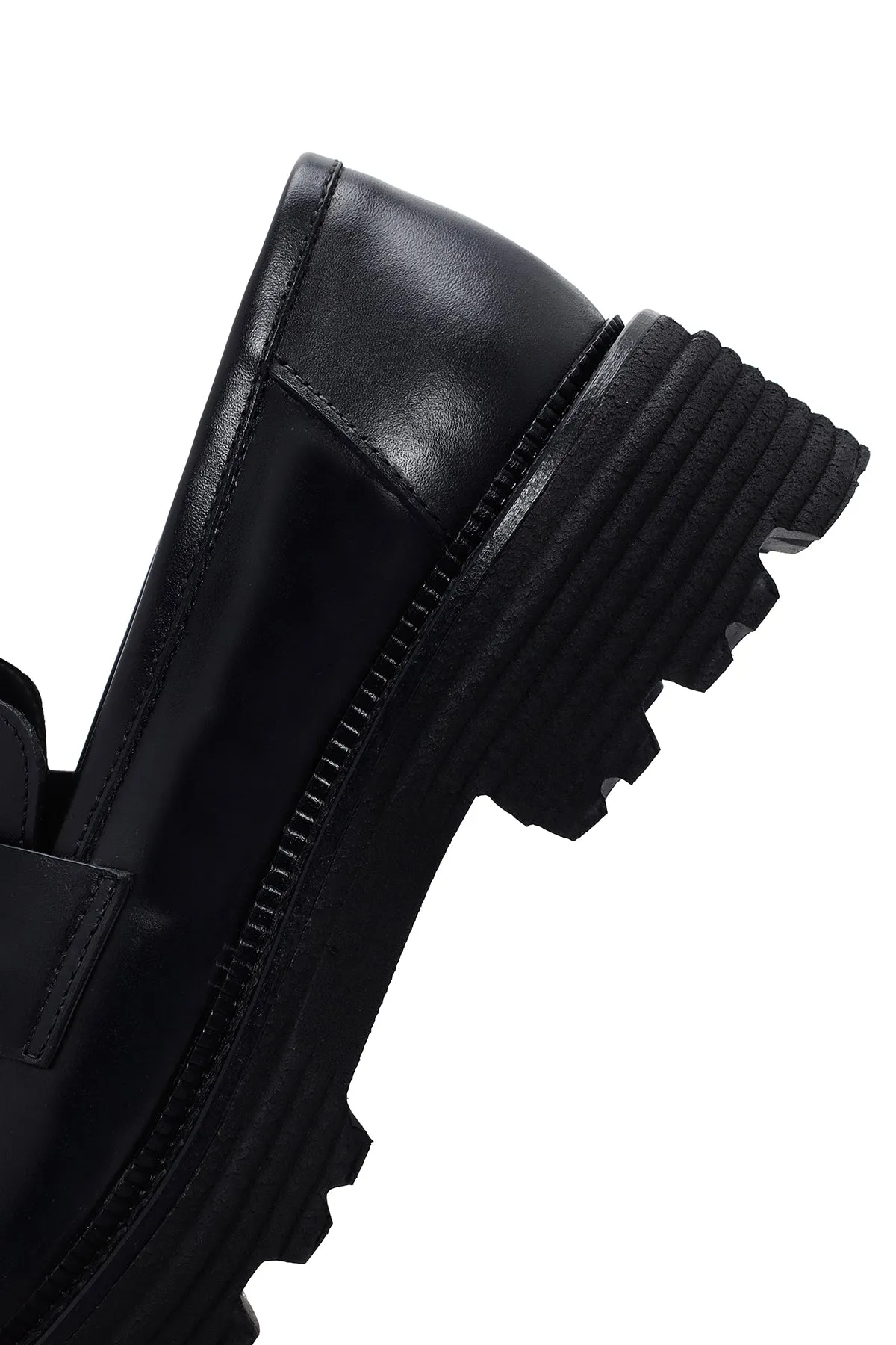 Kadın Siyah Kalın Tabanlı Püsküllü Casual Deri Loafer