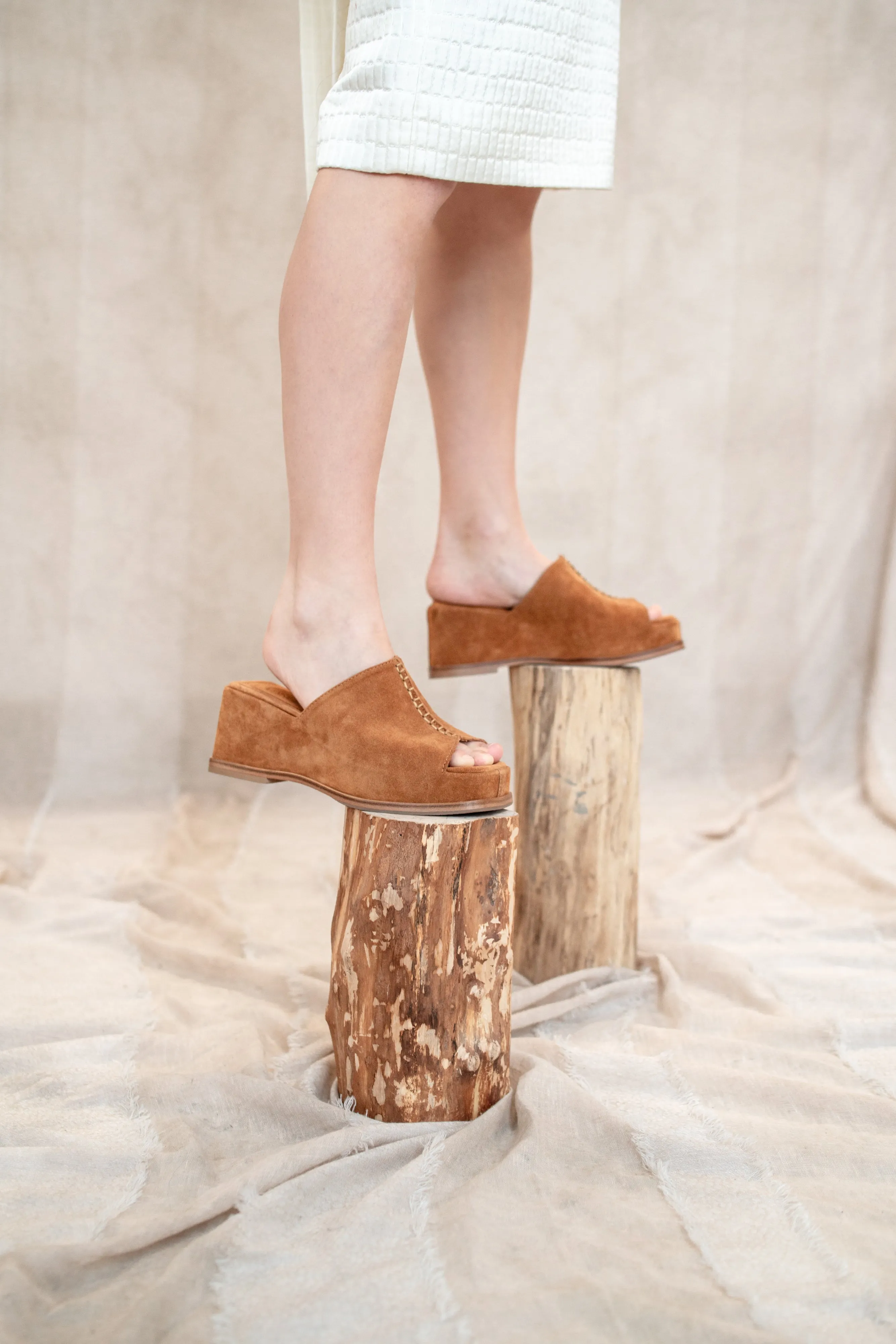 Luca Wedge, Tobacco Suede