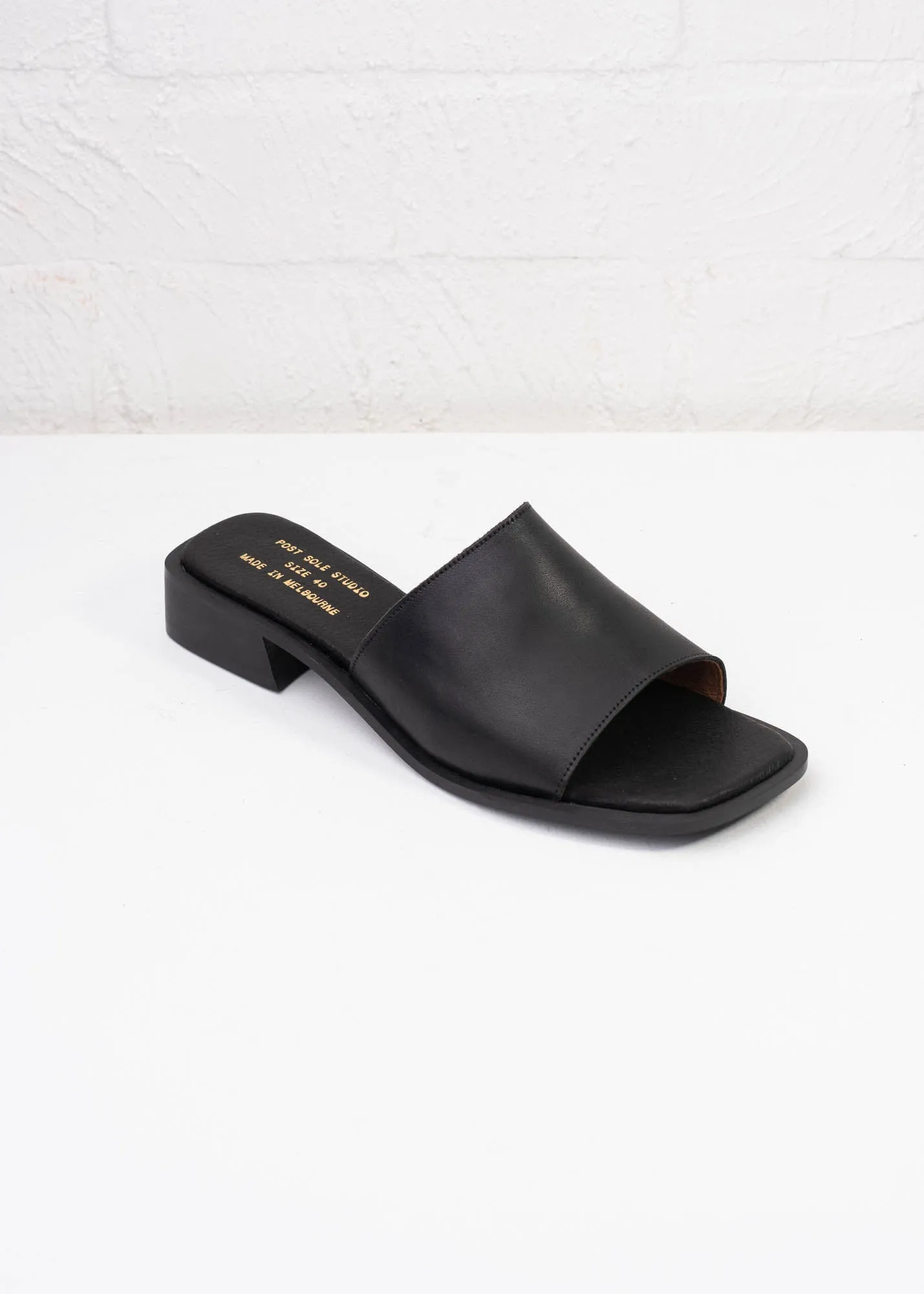 No String Mule Black