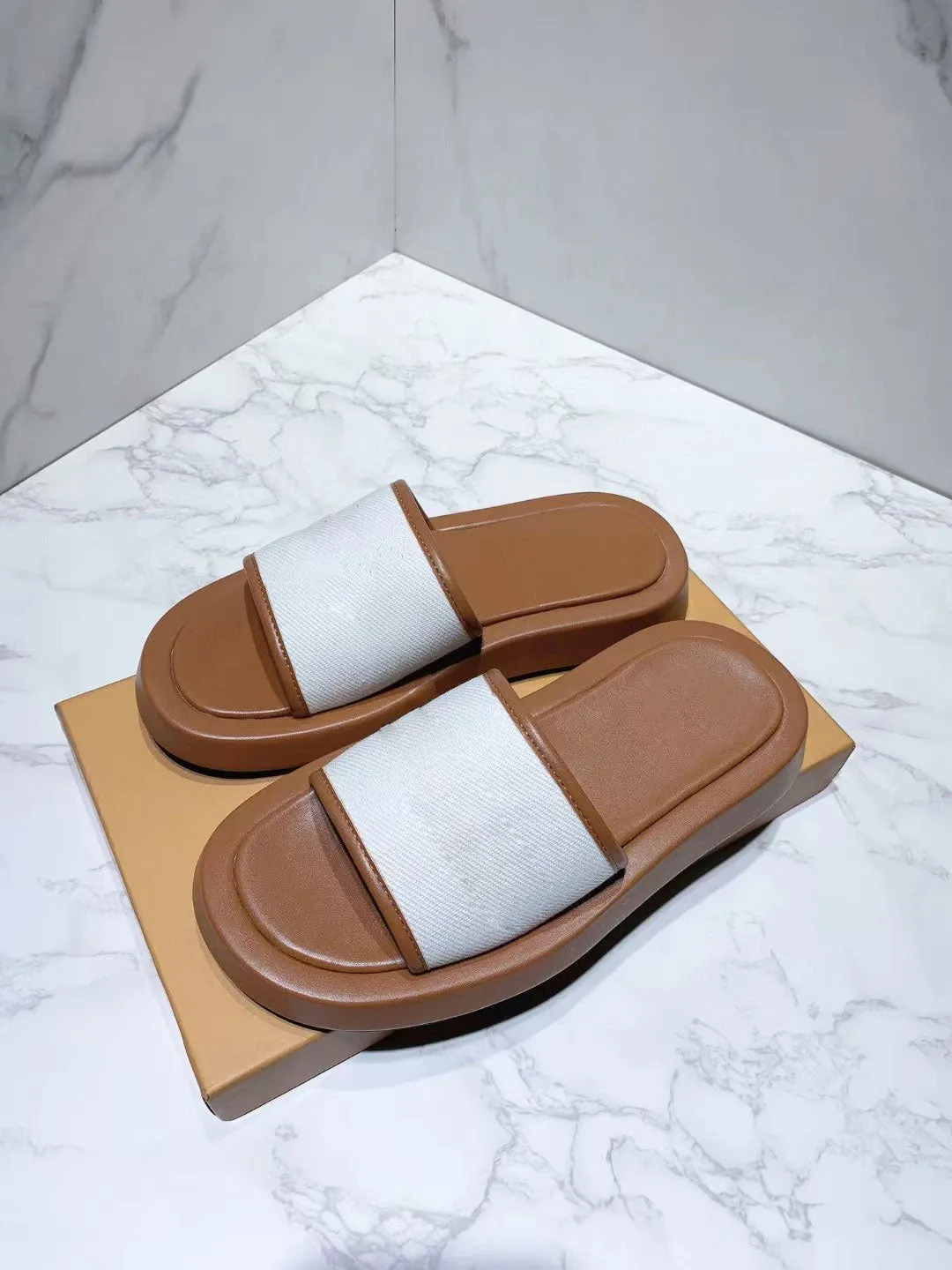 Thick sole flat sandals