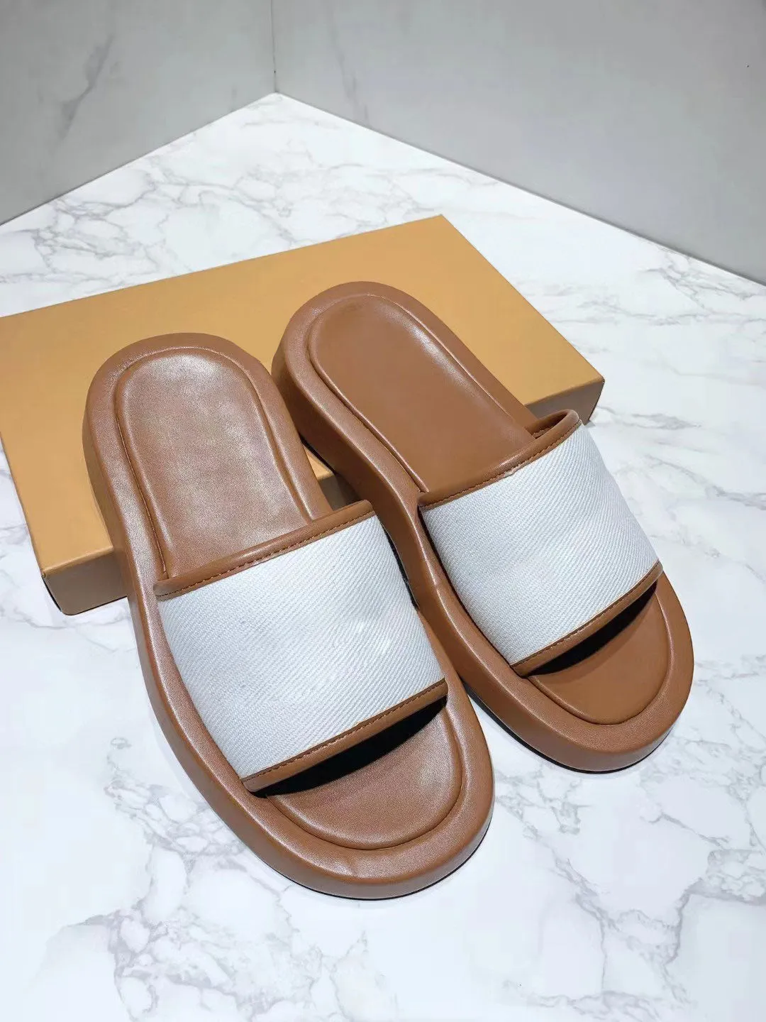 Thick sole flat sandals