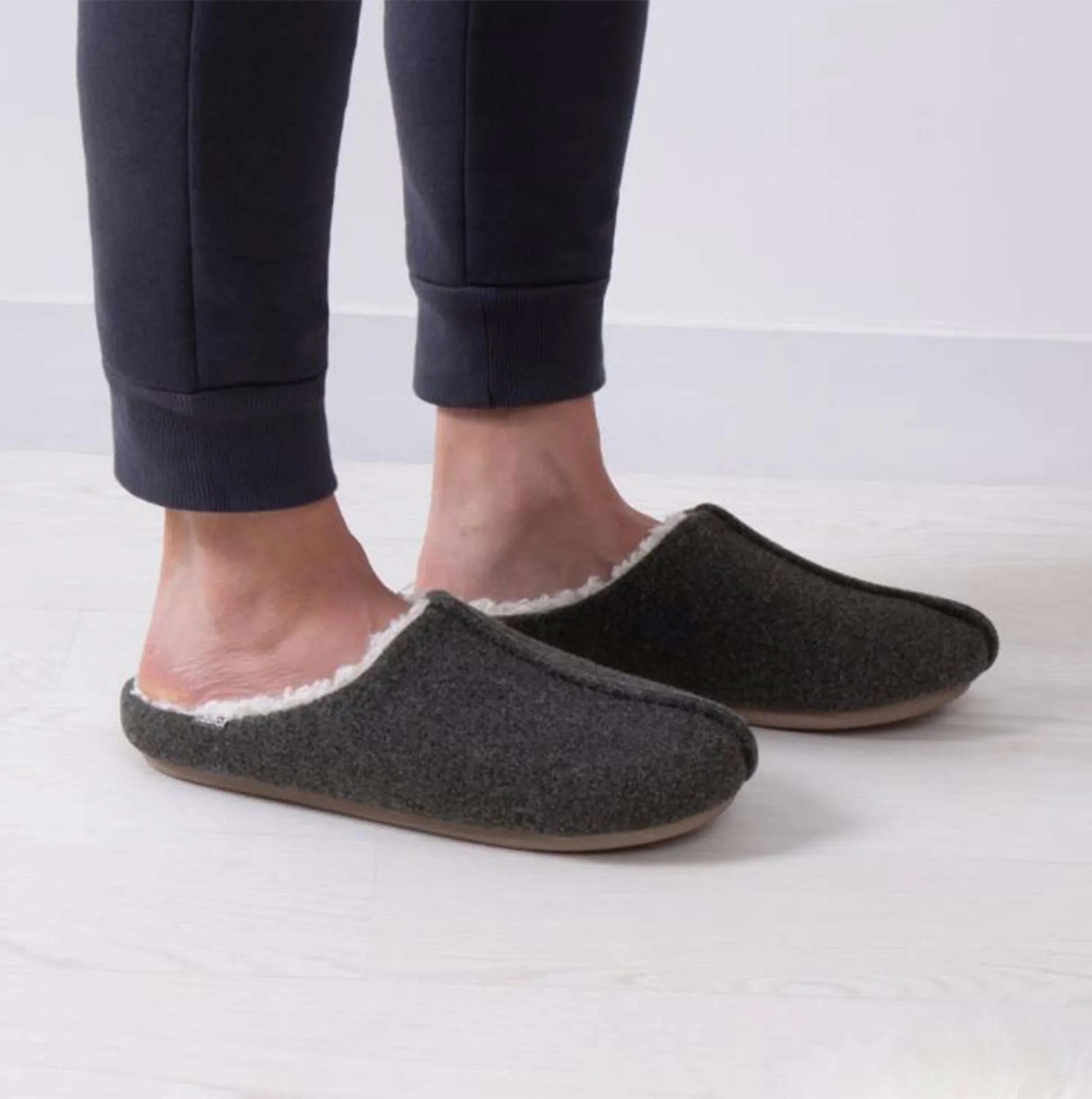 Totes Toasties FELTED CENTRE SEAM Mule Slippers Mens Charcoal