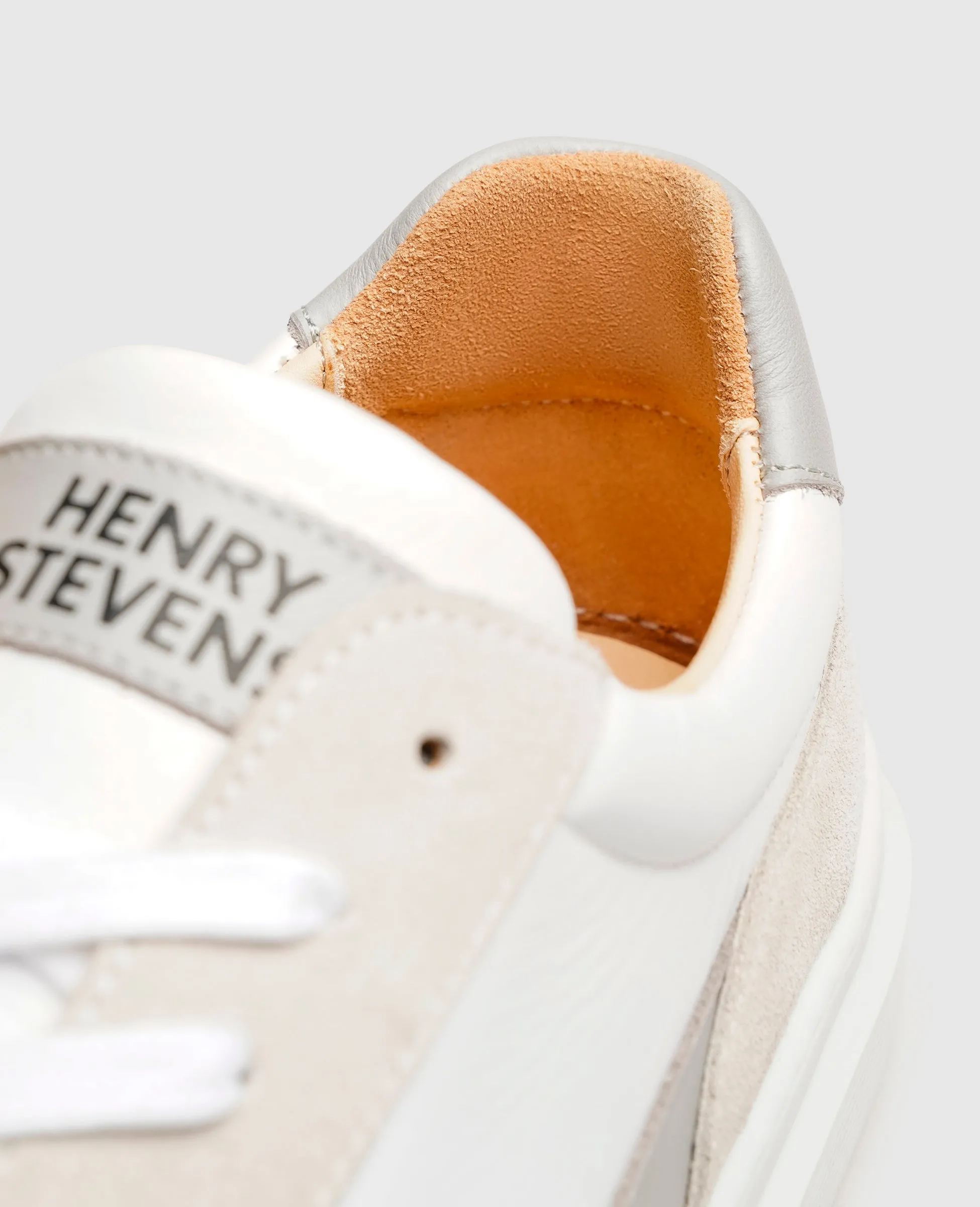 Travis US - White/Grey