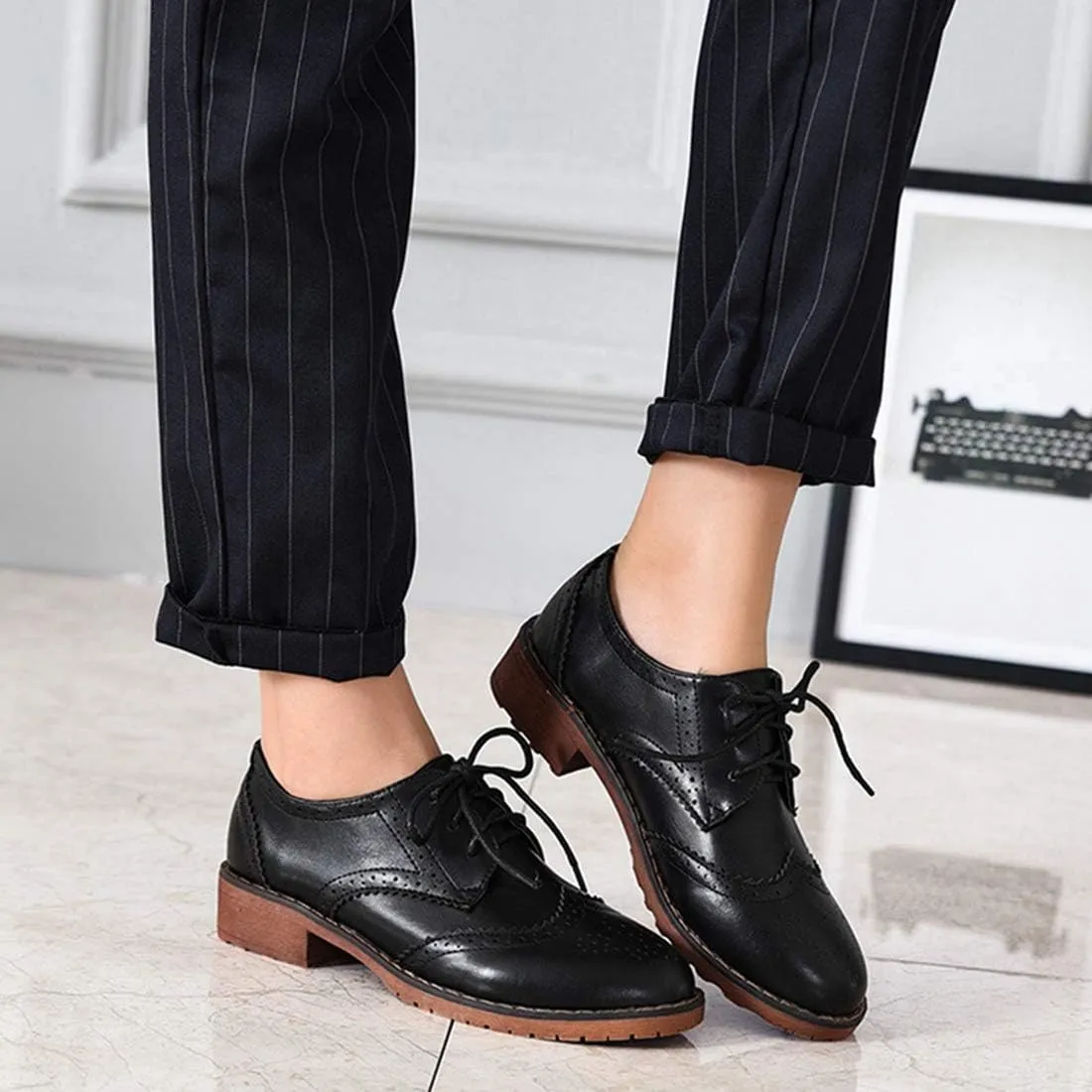 VOKLIN Women's Classic Flat Saddle Oxford Shoes Lace Up Wingtip Perforated Low Heels Vintage School Brogues