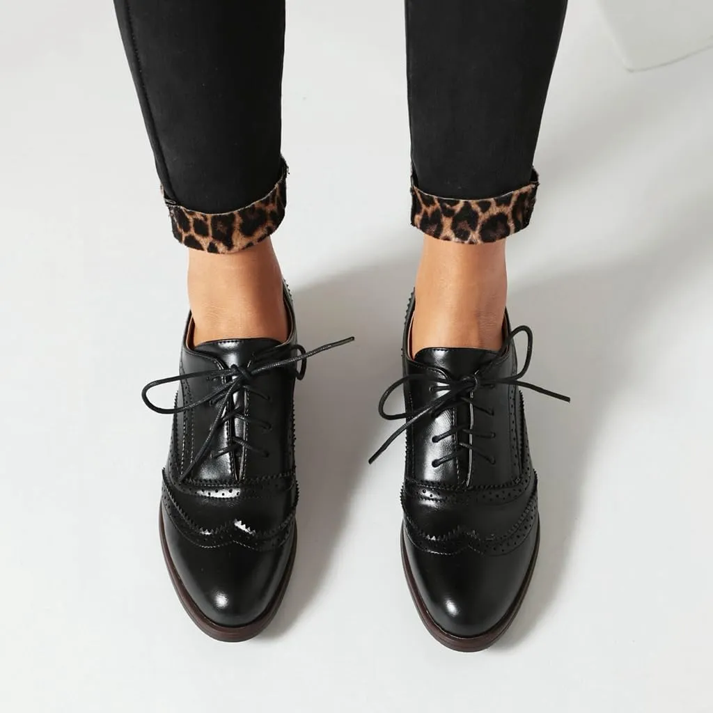 Women's Flat Saddle Oxford Shoes Round Toe Wingtip Lace Up Low Heel Perforated School Uniform Oxfords Brogues
