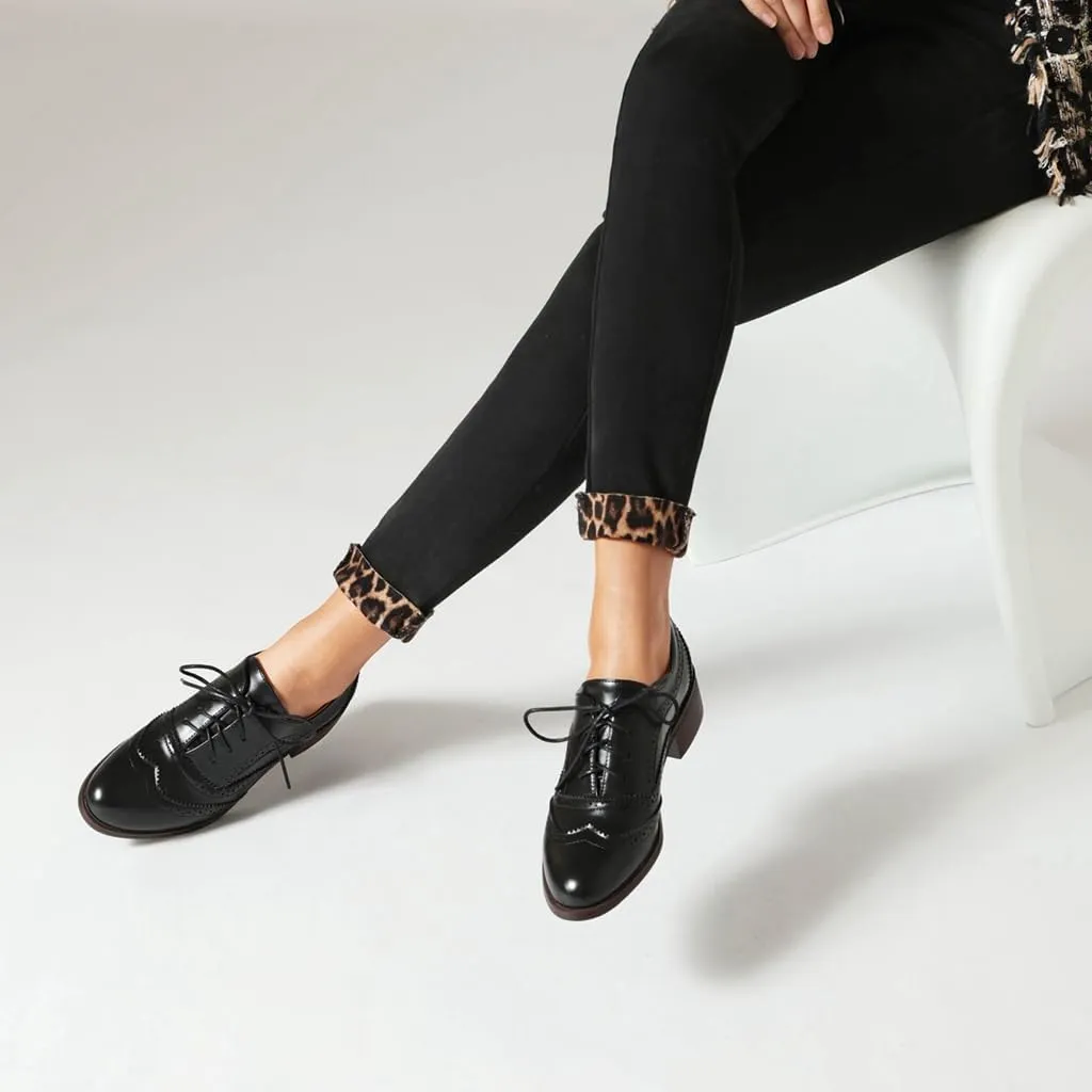 Women's Flat Saddle Oxford Shoes Round Toe Wingtip Lace Up Low Heel Perforated School Uniform Oxfords Brogues