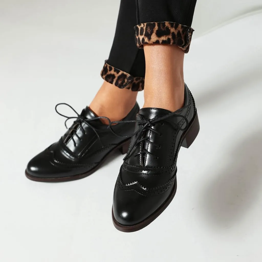Women's Flat Saddle Oxford Shoes Round Toe Wingtip Lace Up Low Heel Perforated School Uniform Oxfords Brogues