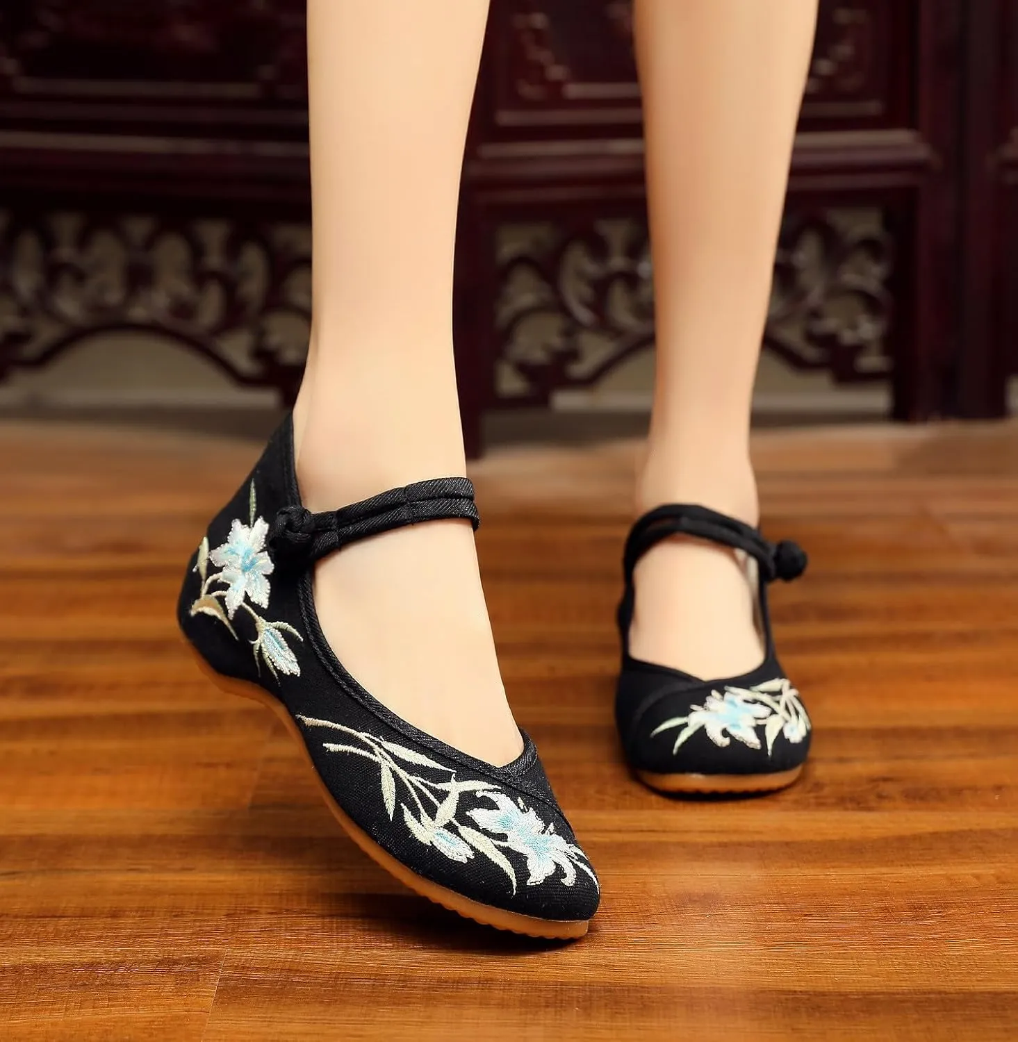 Women's Floral Embroidered Buckle Flat Shoes Handmade Flower Embroidery Round Toe Dress Mary Jane Shoes Cheongsam Shoes
